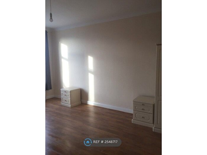 2 Bedroom Flat To Rent In High Road, London, N20