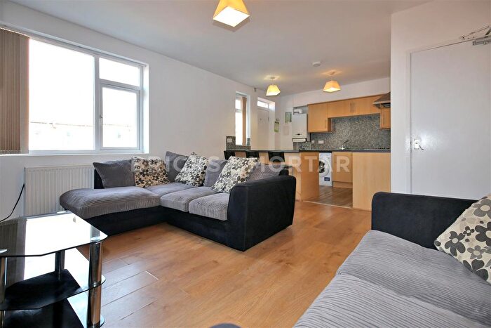 4 Bedroom Maisonette To Rent In Fifth Avenue, Heaton, Newcastle Upon Tyne, NE6