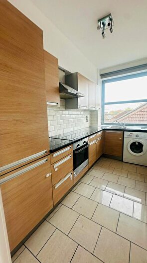 2 Bedroom Flat To Rent In Grove Road, London, E18
