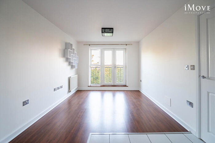 2 Bedroom Flat To Rent In Isis House, London, SE20