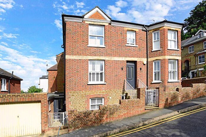 2 Bedroom Flat To Rent In South Street, Godalming, GU7