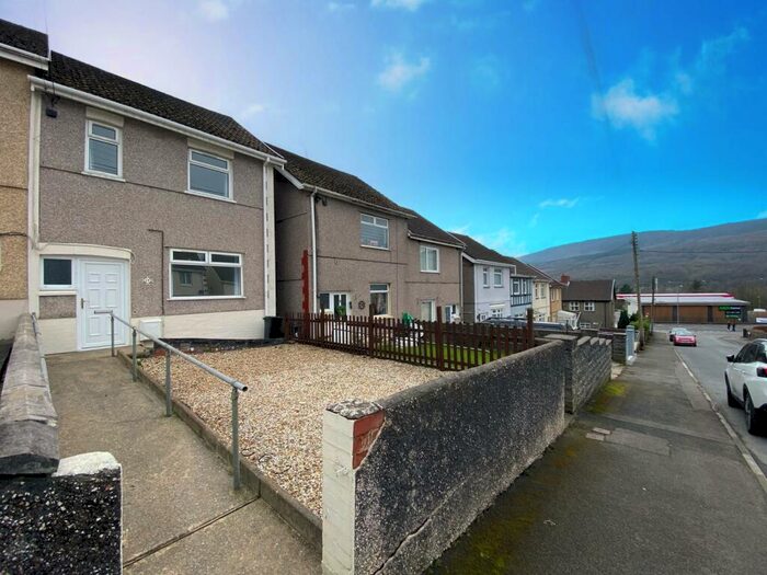 3 Bedroom House To Rent In Empire Avenue, Cwmgwrach, Neath, SA11