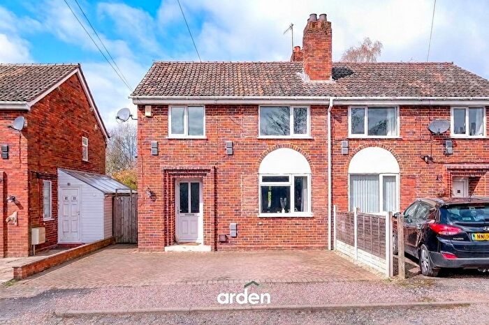 3 Bedroom Semi Detached House For Sale In Birmingham Road, Lickey End, B61