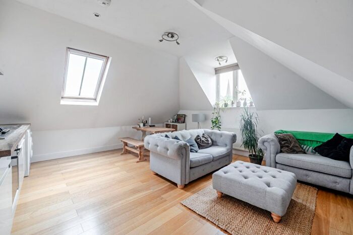 2 Bedroom Flat For Sale In Prentis Road, Streatham, London, SW16