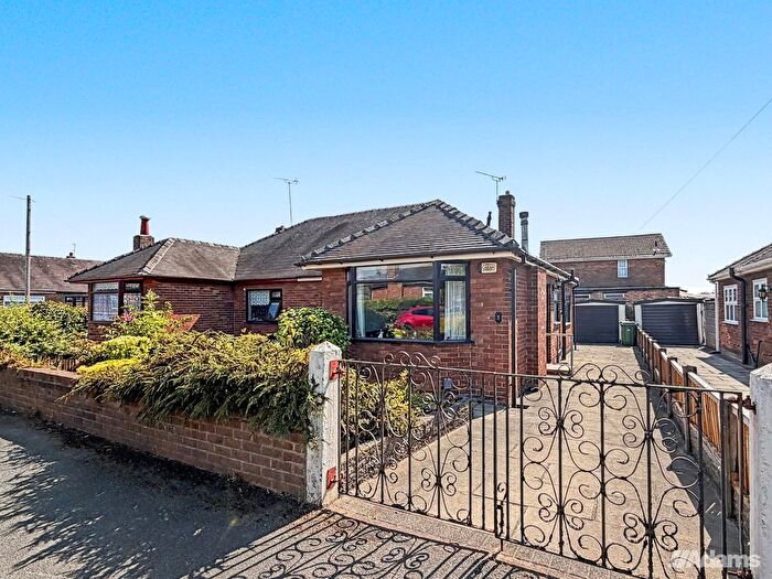 2 Bedroom Semi-Detached Bungalow For Sale In Clincton Close, Widnes, WA8