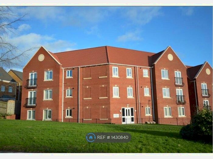 2 Bedroom Flat To Rent In Springfield Court, Lofthouse, Wakefield, WF3
