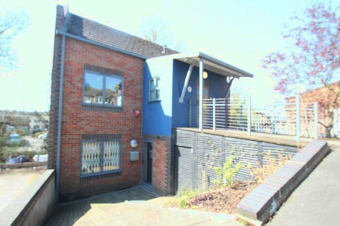 2 Bedroom Flat To Rent In West Wycombe Road, High Wycombe HP11
