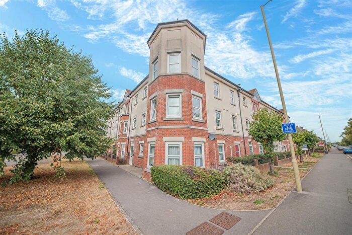 3 Bedroom Flat For Sale In Chatfield House, Southampton Road, Eastleigh, SO50