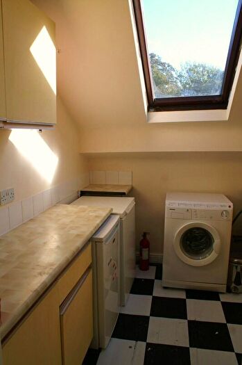 1 Bedroom Flat To Rent In Hyde Park Road, Hyde Park, Leeds, LS6