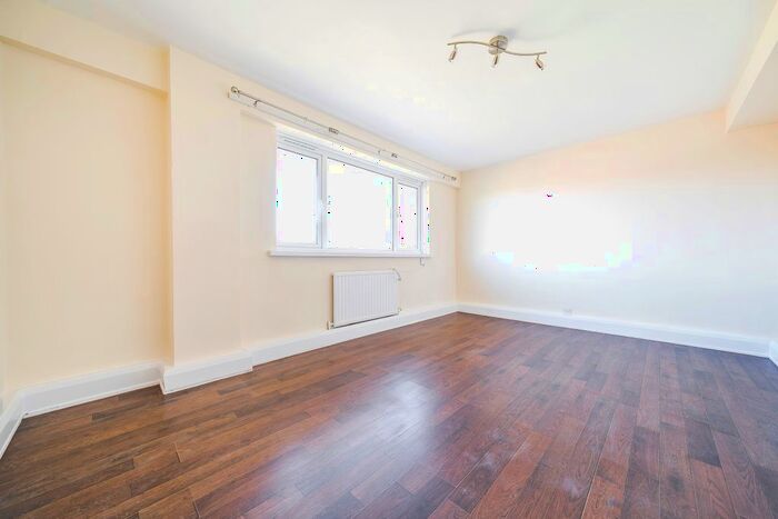 2 Bedroom Flat To Rent In Bell Green Lane, London, SE26