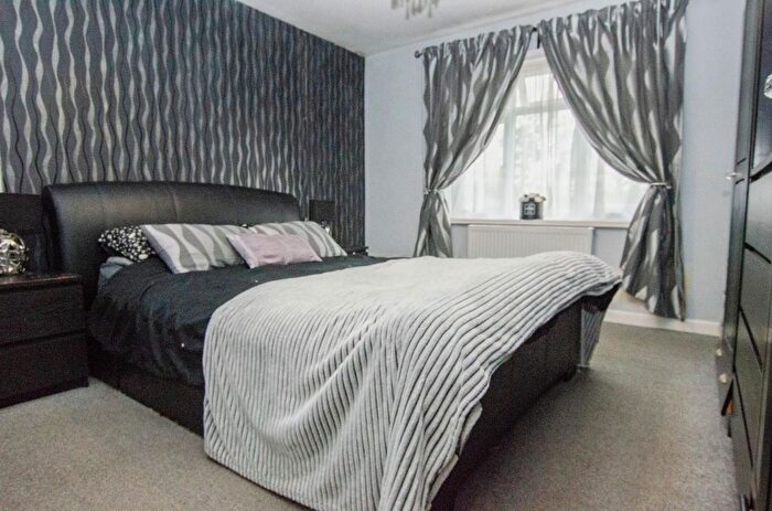 2 Bedroom Detached Bungalow For Sale In Moorhill Gardens, Southampton, SO18