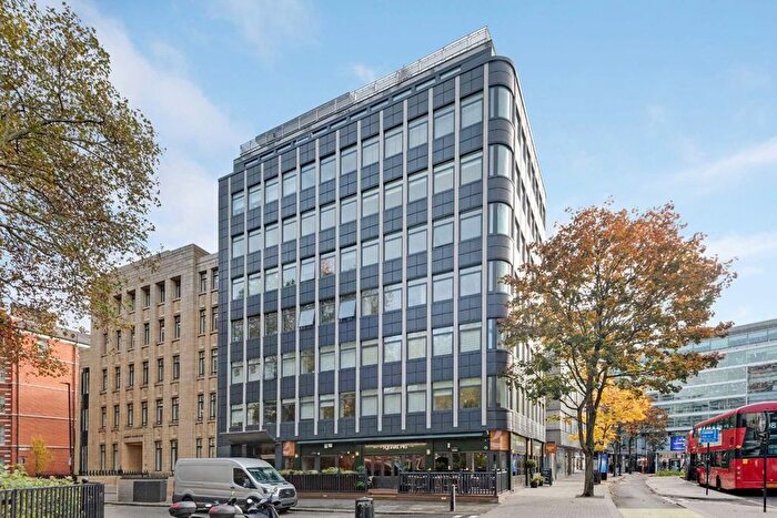 3 Bedroom Flat To Rent In Red Lion Square, London, WC1R