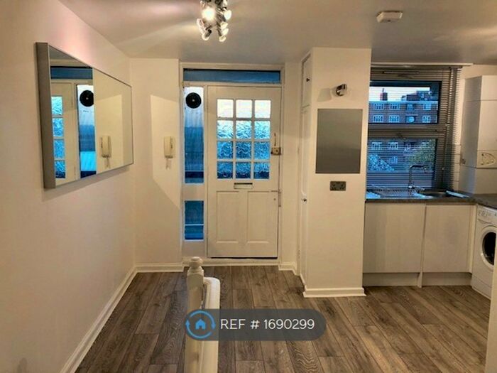 2 Bedroom Flat To Rent In Fulham Road, London, SW6