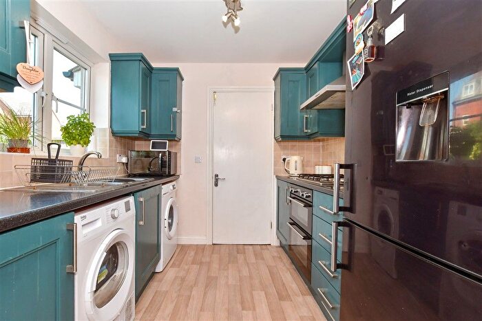 4 Bedroom End Of Terrace House For Sale In Green Close, Whitfield, Dover, Kent, CT16