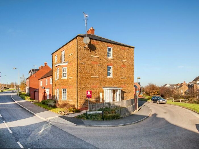 2 Bedroom Apartment To Rent In Lord Fielding Close, Banbury, OX16