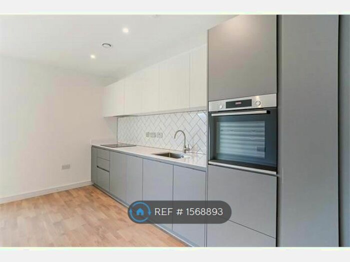 Studio To Rent In Watson House, Southall, UB1