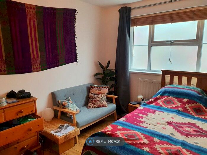 2 Bedroom Flat To Rent In Beaufort Court, Bristol, BS5