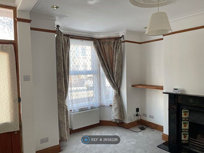 3 Bedroom Terraced House To Rent In Teddington Road, Southsea, PO4