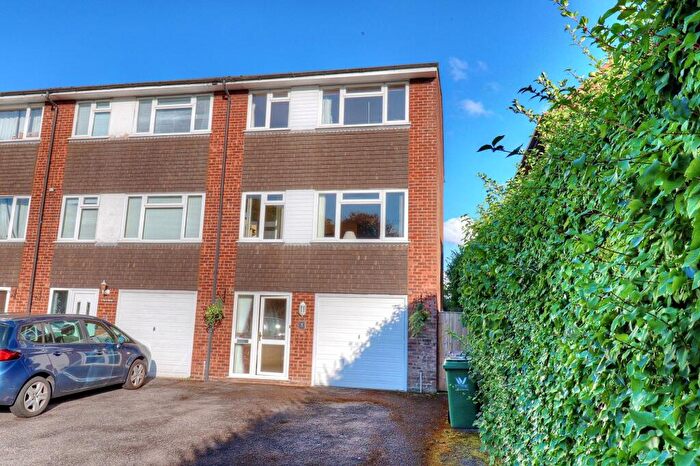 3 Bedroom Terraced House For Sale In New Road, Stokenchurch, HP14