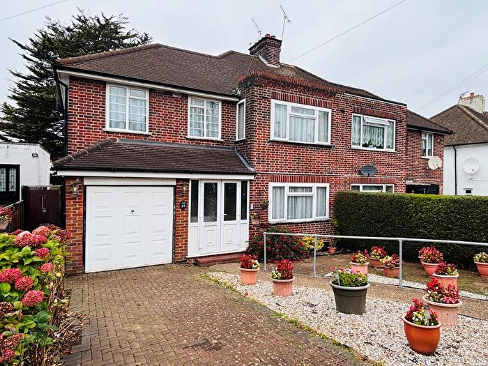 4 Bedroom Semi-Detached House For Sale In Fernside Avenue, Mill Hill, NW7