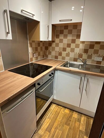 1 Bedroom Flat To Rent In Savile Park Road, Halifax, HX1