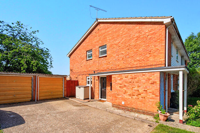 2 Bedroom Maisonette For Sale In Madingley, Bracknell, RG12