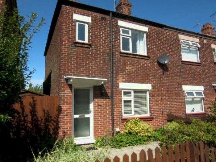 3 Bedroom Semi-Detached House To Rent In Winfarthing Avenue, King's Lynn, PE30