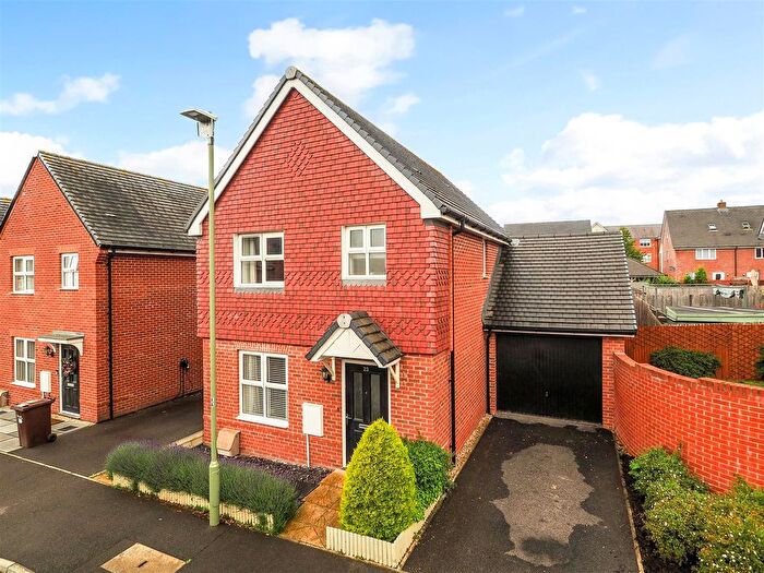 3 Bedroom Detached House For Sale In Alder Road, Andover, SP11