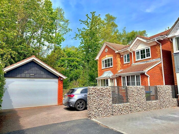 4 Bedroom Detached House To Rent In Suffolk Drive, Whiteley, PO15