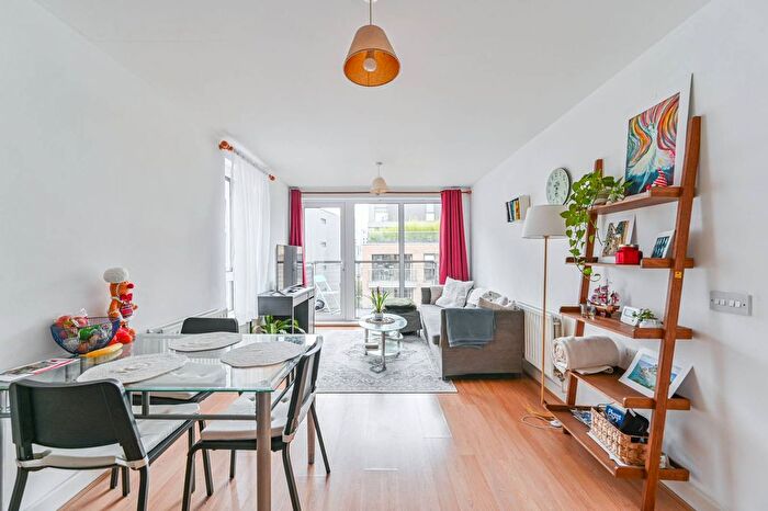 2 Bedroom Flat To Rent In Norman Road, Greenwich, London, SE10