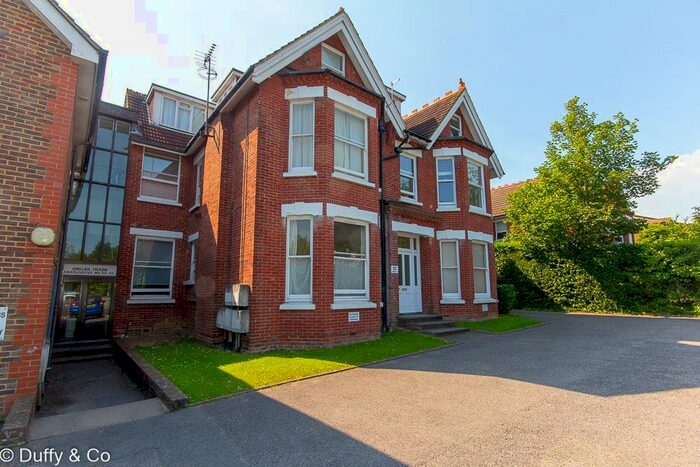 1 Bedroom Flat To Rent In Hazelgrove Road, Haywards Heath, RH16