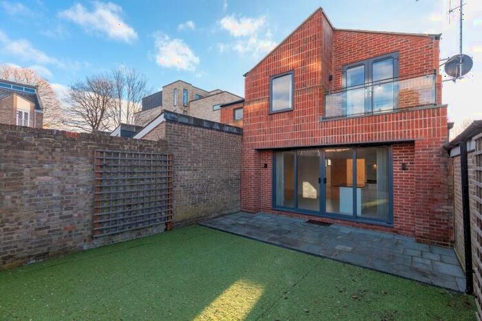 3 Bedroom Semi-Detached House To Rent In Woodstock Road, Oxford, OX2