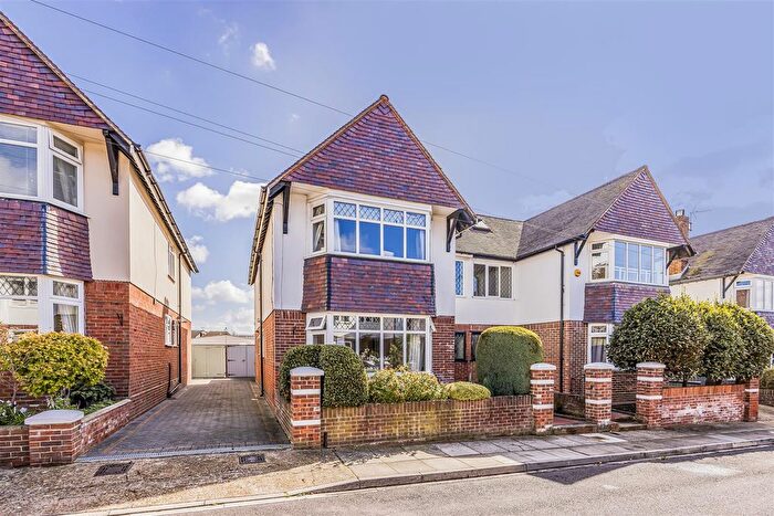 5 Bedroom Semi-Detached House For Sale In Woolner Avenue, Portsmouth, PO6