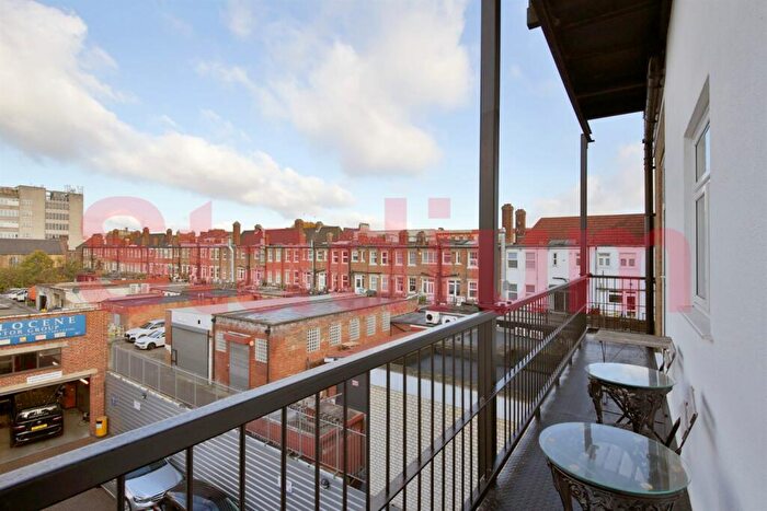 4 Bedroom Flat To Rent In Camden Road, London - Epc Rating B, N7