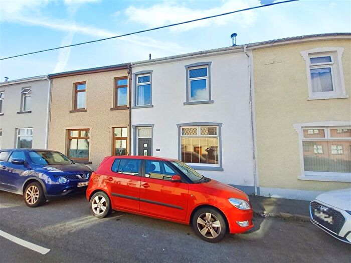 3 Bedroom House To Rent In Bwllfa Road, CF44