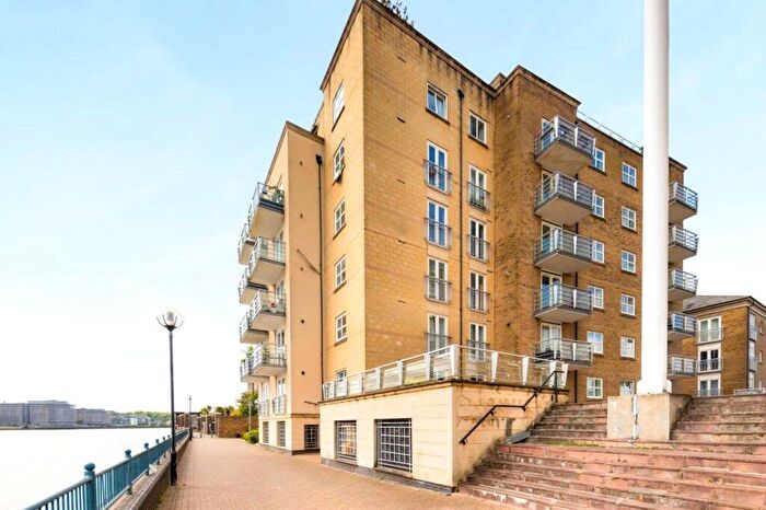 2 Bedroom Flat To Rent In Millennium Drive, Isle Of Dogs, London, E14