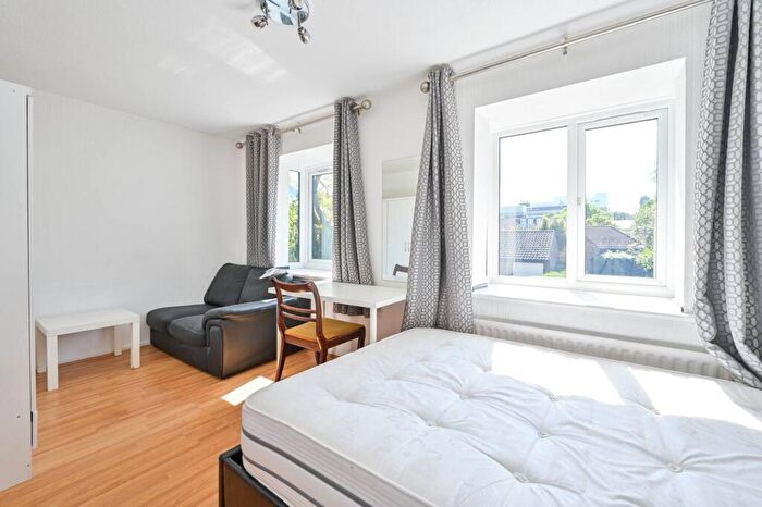 3 Bedroom House To Rent In Allendale Close, Camberwell, London, SE5