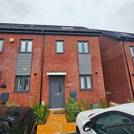 3 Bedroom End Of Terrace House For Sale In Handford Crescent, Shirley, Solihull, B90