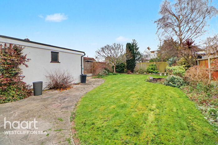 3 Bedroom Semi-Detached Bungalow For Sale In Winsford Gardens, Westcliff-On-Sea, SS0