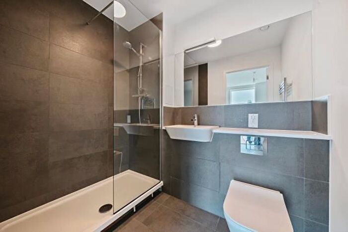 1 Bedroom Flat To Rent In New Road Triangle, Feltham, TW14