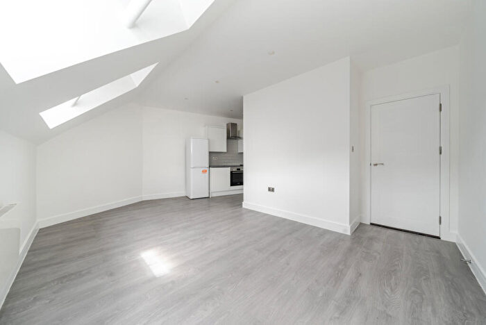 1 Bedroom Flat To Rent In High Street, Cranleigh, Surrey, GU6