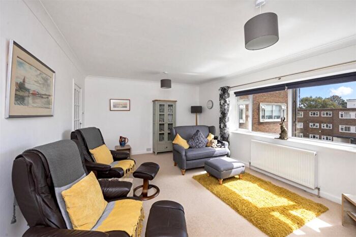 2 Bedroom Flat For Sale In Dyke Road Avenue, Hove, BN3