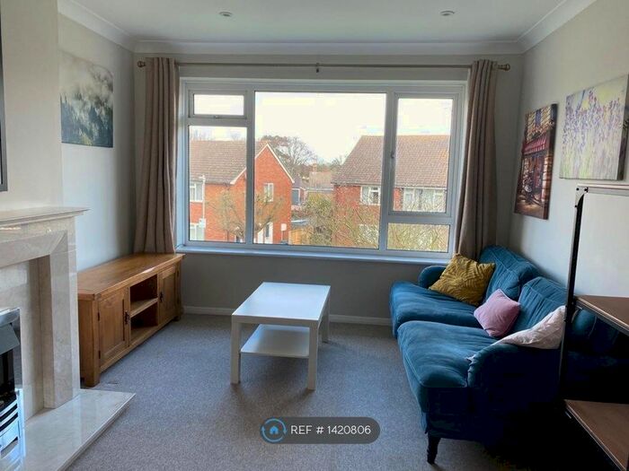 2 Bedroom Flat To Rent In Raymond Avenue, Canterbury, CT1