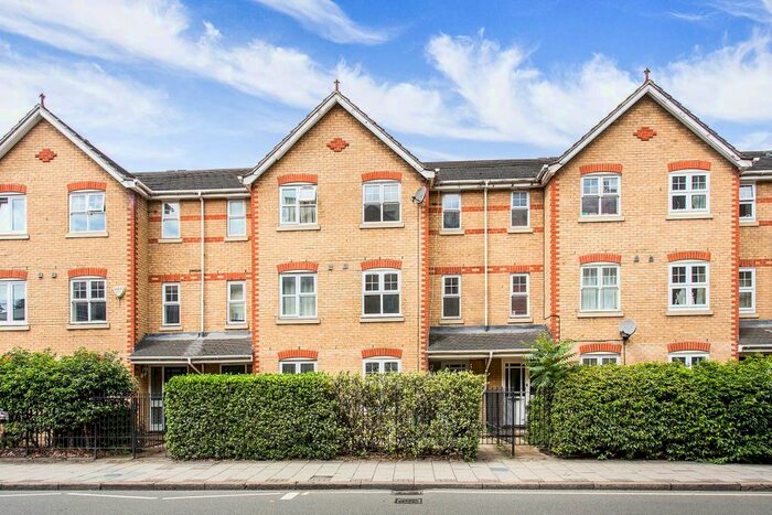 4 Bedroom Town House To Rent In Bedford Road, London, SW4