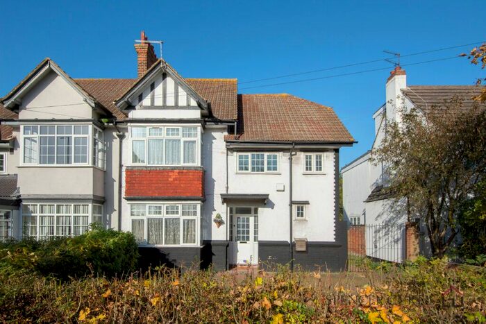 5 Bedroom Semi-Detached House To Rent In Squirrels Heath Road, Romford, Essex RM3