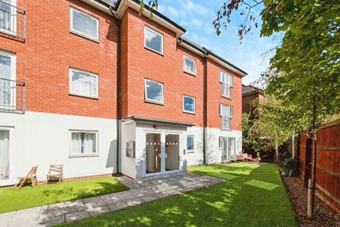 2 Bedroom Flat For Sale In North Street, Hornchurch, Essex, RM11