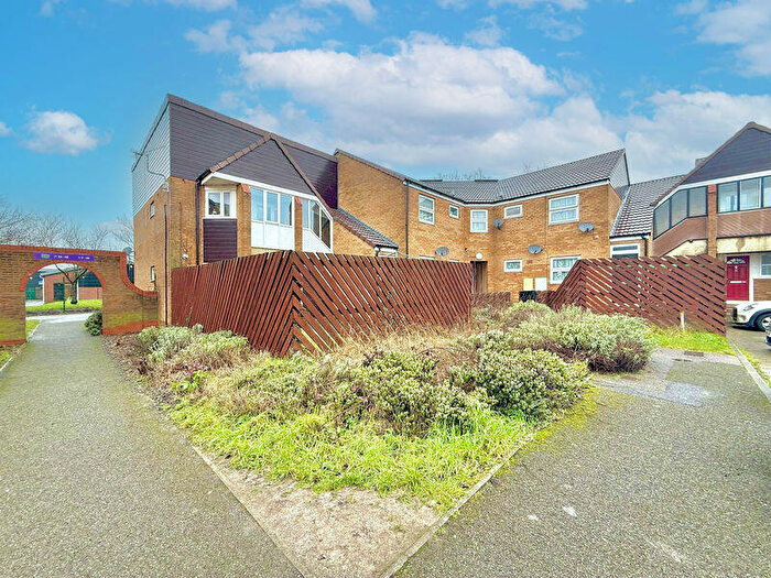 1 Bedroom Maisonette For Sale In Parkside Drive, Houghton Regis, LU5