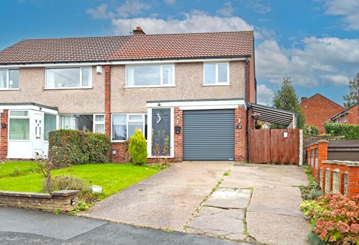 3 Bedroom Semi-Detached House For Sale In Deerlands Road, Wingerworth, S42