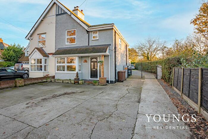 2 Bedroom Equestrian Facility For Sale In White Elm Road, Danbury, CM3