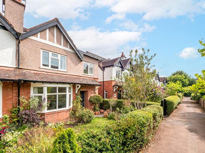 3 Bedroom Semi-Detached House For Sale In Avenue Road, Kenilworth, CV8